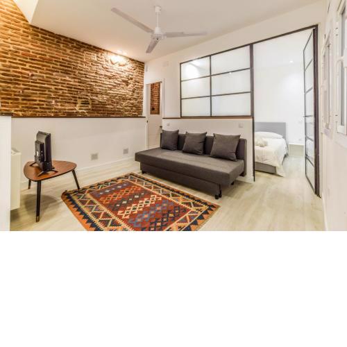 FABULOUS APARTMENT IN ANTON MARTIN