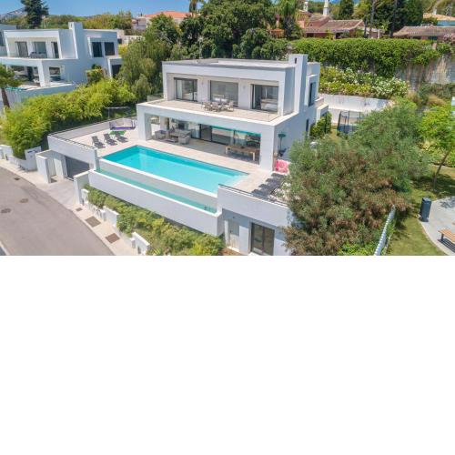 Fabulous Modern Villa//6 BED/ 4BATH/PRIVATE POOL