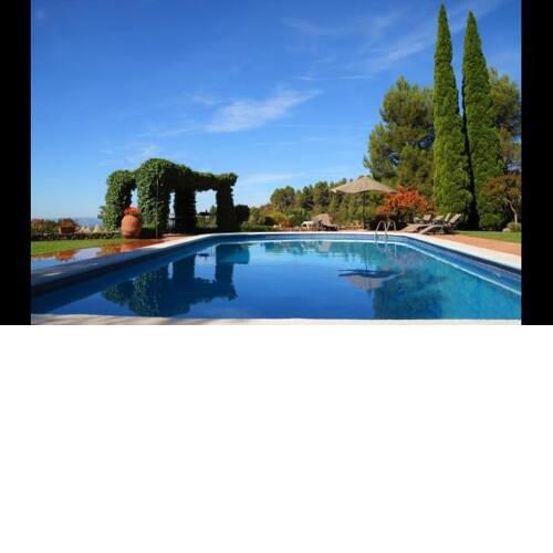 Falset Villa Sleeps 6 with Pool and Air Con