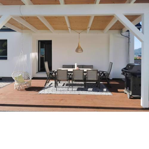 Familienfreundlich & stilvoll mit großer Terrasse, Grill & Garten!