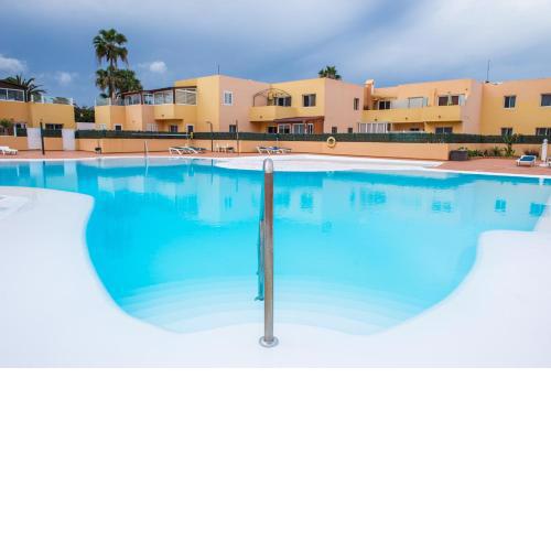 Family Apartment Delfines 2bedroom in Heart of Corralejo- Only 5 min to Sea, with Pool & Wifi by Holidays Home