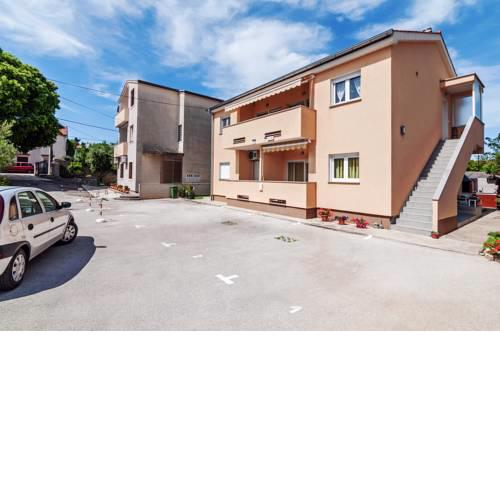 Family Apartment Marelja