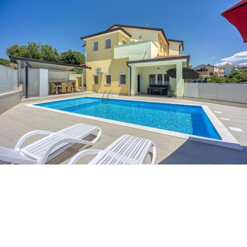 Family App Mila with Pool