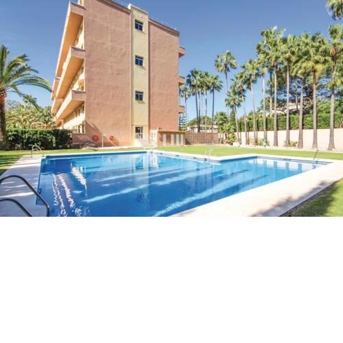 Family Duplex Holiday Apt - 500m To Beach with Pool, WiFi & Netflix