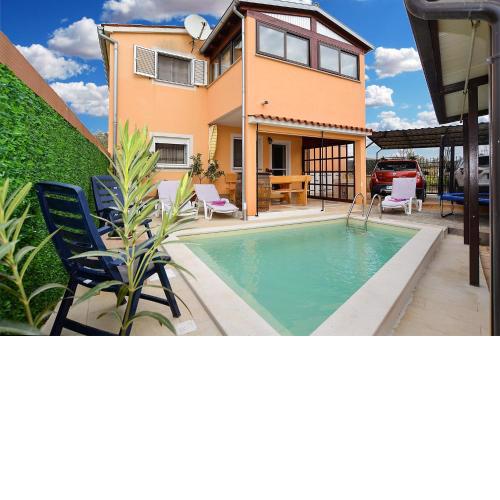 Family friendly apartments with a swimming pool Fazana - 20792