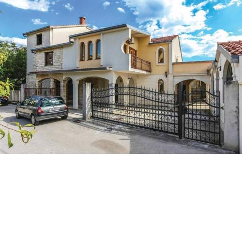 Family friendly apartments with a swimming pool Kastel Kambelovac, Kastela - 20935