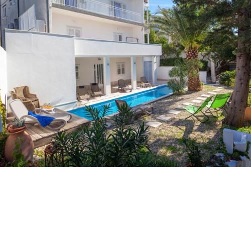 Family friendly apartments with a swimming pool Makarska - 16035