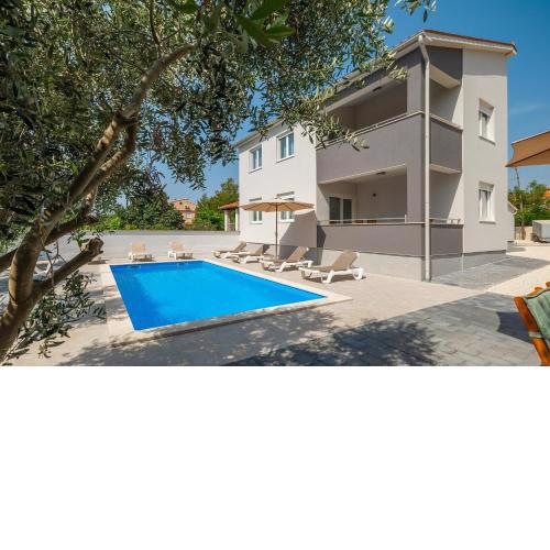 Family friendly apartments with a swimming pool Medulin - 20909