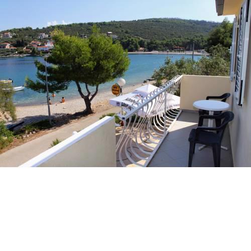 Family friendly apartments with a swimming pool Necujam, Solta - 5168