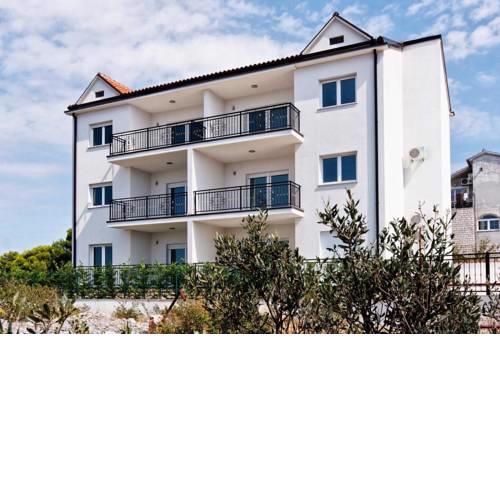 Family friendly apartments with a swimming pool Primosten - 17252