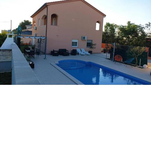 Family friendly apartments with a swimming pool Pula - 21314