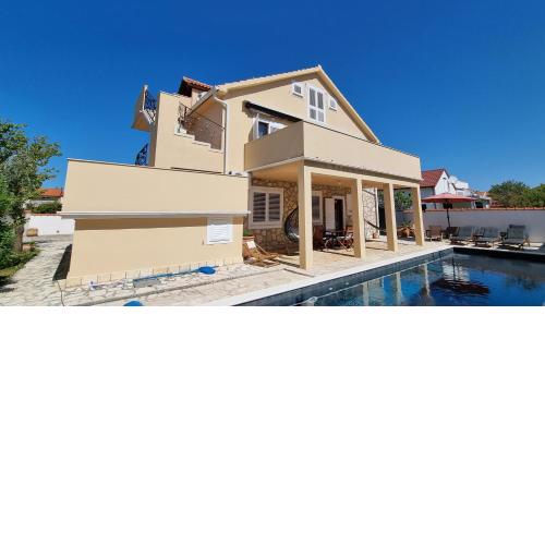 Family friendly apartments with a swimming pool Sabunike, Zadar - 20179