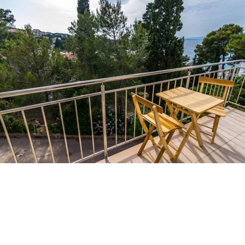 Family friendly apartments with a swimming pool Sutivan, Brac - 15665