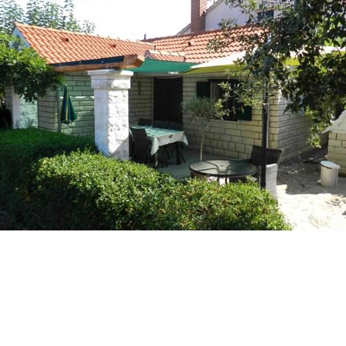 Family friendly house with a parking space Pucisca, Brac - 749