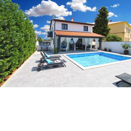 Family friendly house with a swimming pool Galizana, Fazana - 20593