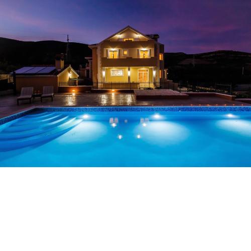 Family friendly house with a swimming pool Kastel Novi, Kastela - 21092