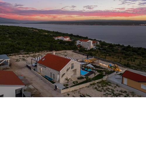 Family friendly house with a swimming pool Maslenica, Novigrad - 20492