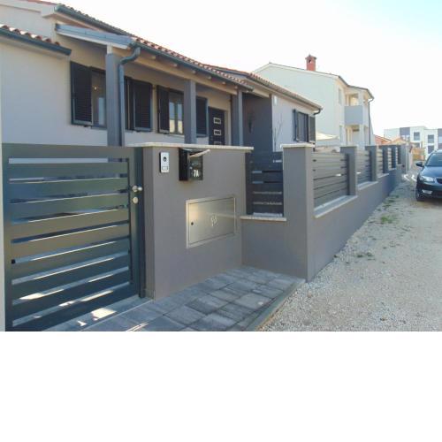 Family friendly house with a swimming pool Stinjan, Pula - 21115