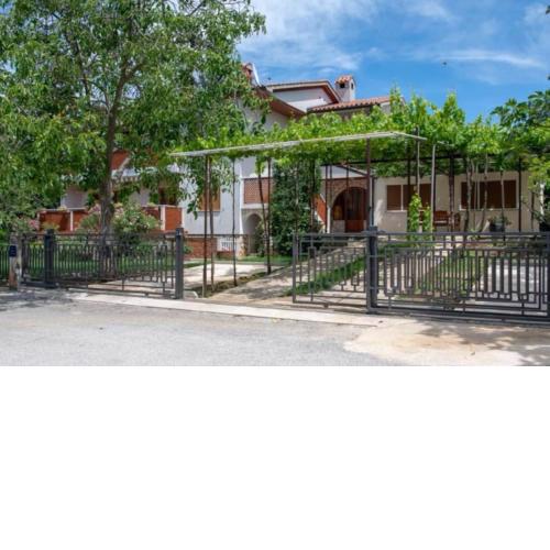 Family house, apartment Vess