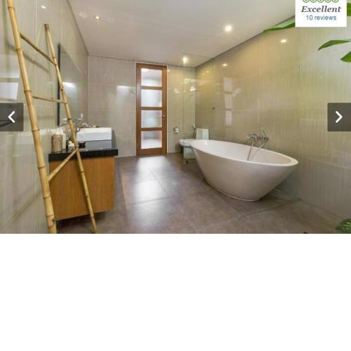 Family three bed room neil villa private pool