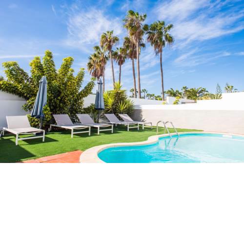 Family Villa "Happiness" with Private Pool, BBQ, Free Wifi Near City Centre & Sea by Holidays Home