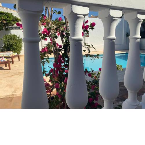 Family villa with pool, walk to beach, restaurants and shopping
