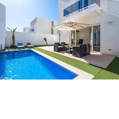 Fanabe Villa Sleeps 8 with Pool Air Con and WiFi