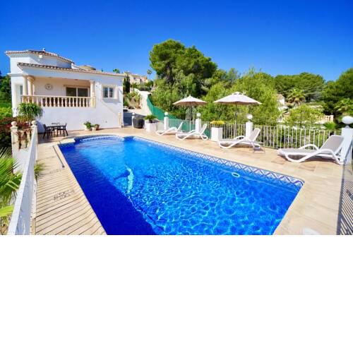 Fanadix Holiday Home Sleeps 6 with Pool Air Con and WiFi