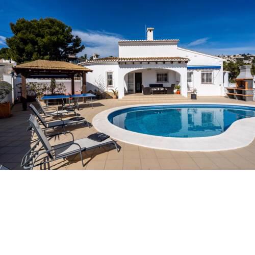 Fanadix Holiday Home Sleeps 6 with Pool Air Con and WiFi
