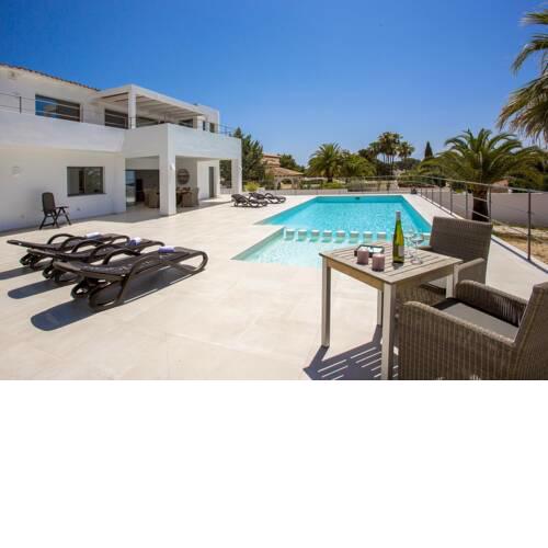 Fanadix Villa Sleeps 6 with Pool Air Con and Free WiFi