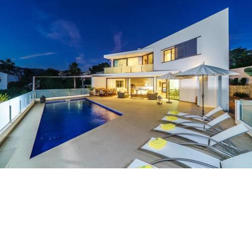 Fanadix Villa Sleeps 8 Pool Air Con WiFi T802277