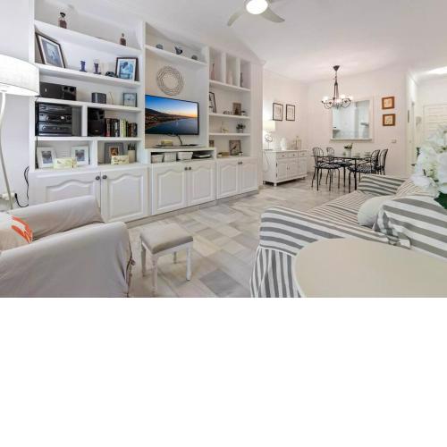 *Fancy 2BR in Golden Mile to Spend the Winter*