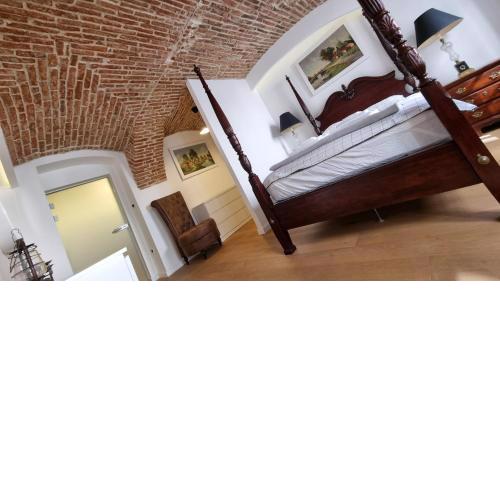 Fantabulous Old Town Condo