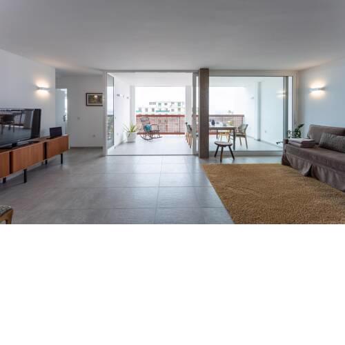 Fantastic renovated Flat with city view terrace