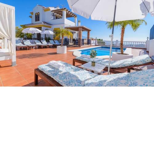 Fantastic villa with sea views a few km from the beach