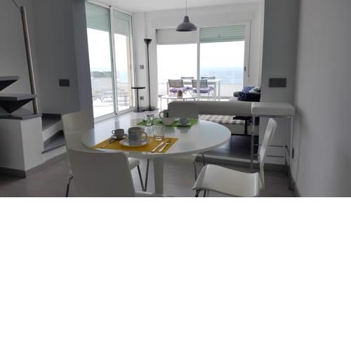FANTÁSTICO DÚPLEX CON VISTAS IMPRESIONANTES AL MAR