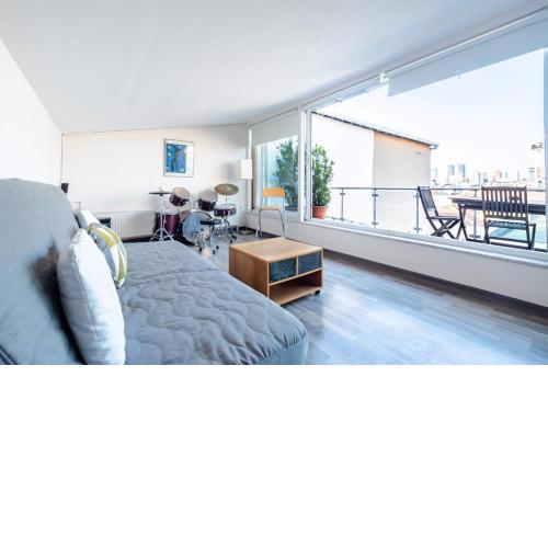 Fascinating Flat near City's Mall with Terrace