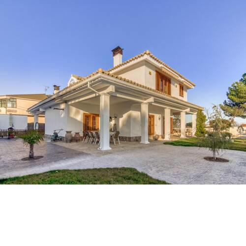 Fascinating Holiday Home in Villacañas with Swimming Pool