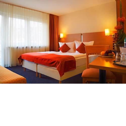 Favored Hotel Plaza