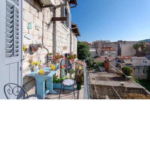 “Feel at home” Apartment Split