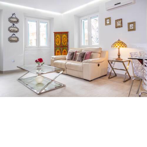 Félix Sáenz Roomalaga by Bossh Apartments
