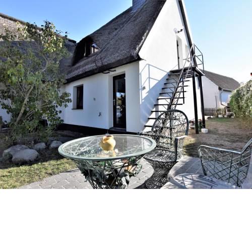 Peaceful Apartment with Garden in Born