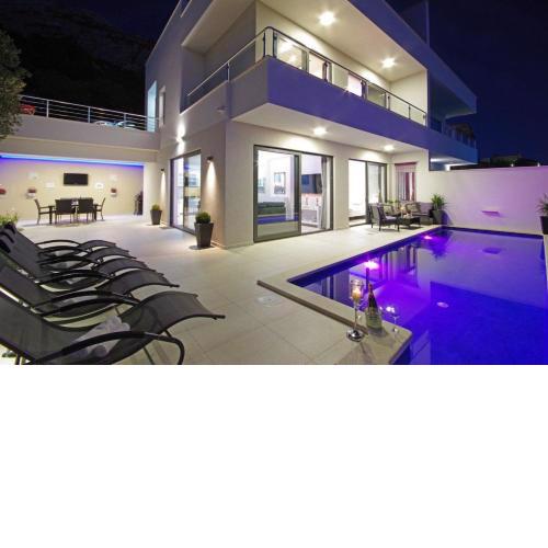 Ferienhaus Annja mit Pool, 3 Schlafzimmer, 62 Personen, ruhige Lage für Familienurlaub in Makarska