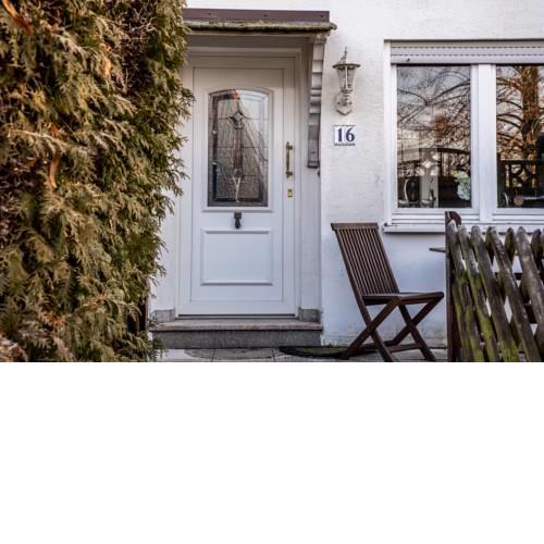 Ferienhaus Frieda - mit Balkon, Garten und Terrasse