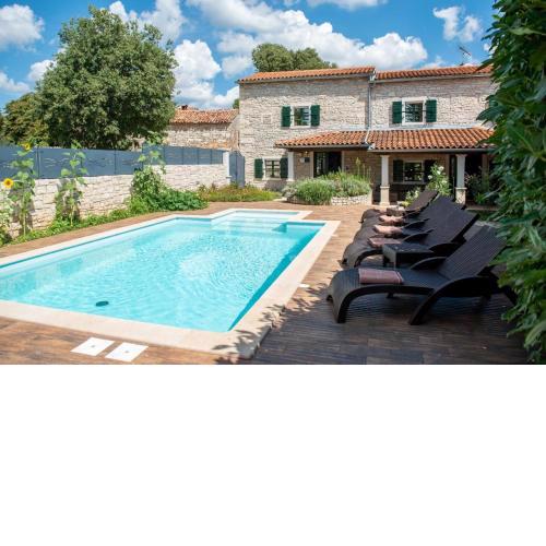 Ferienhaus in Krculi mit Privatem Pool