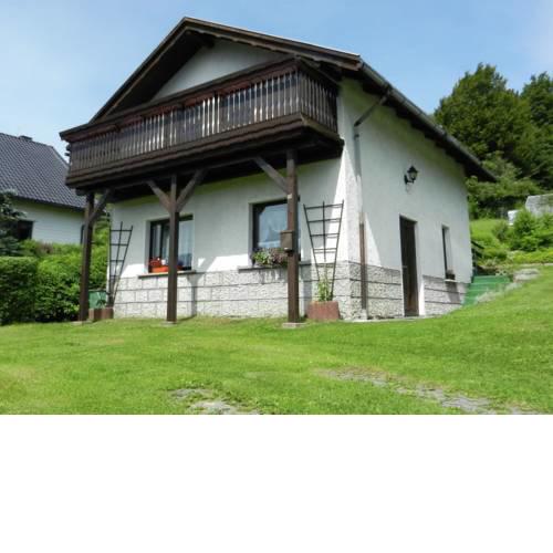 Quaint Holiday Home in Altenfeld Thuringia with Garden