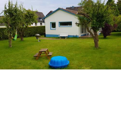 Ferienhaus mit großem Garten in Strandnähe