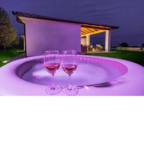 Ferienhaus mit Jacuzzi und Taverne mit Billard