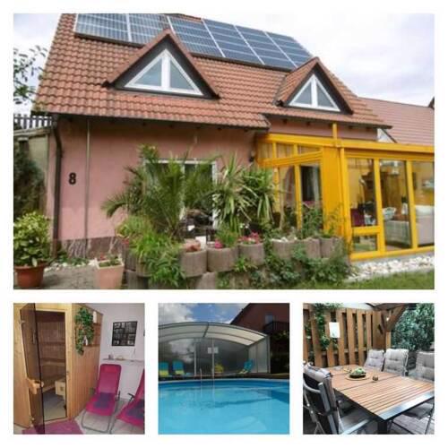 Ferienhaus mit Poolhalle
