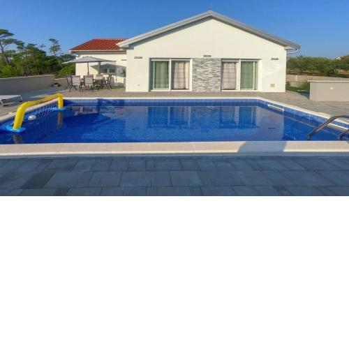 Ferienhaus mit Privatpool für 6 Personen ca 120 m in Privlaka, Dalmatien Norddalmatien